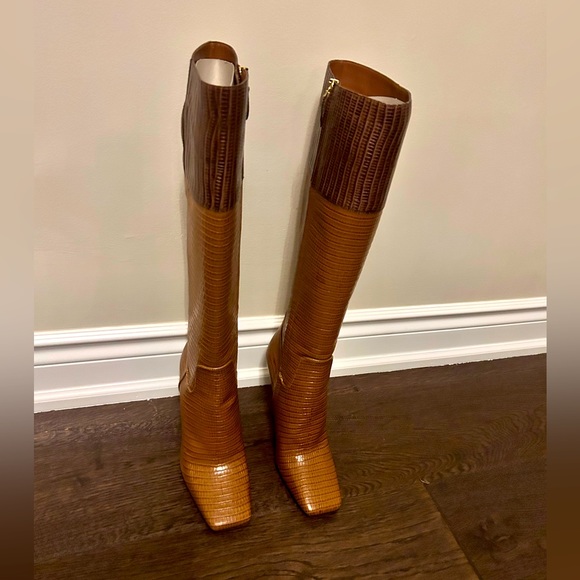Brand new never worn with dust bag Burberry boots - Picture 2 of 9